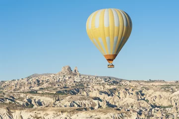 Foto auf Glas Hot Balloon over morning Uchisar in Turkey © Fyle