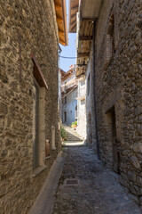 Fototapeta na wymiar Narrow alley at Pozzola, an old quarter of Domaso, Italy