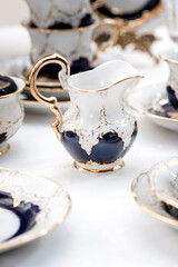 Chic Meissen B-Form button service

The porcelain service of the 