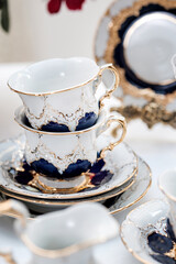 Chic Meissen B-Form button service

The porcelain service of the 