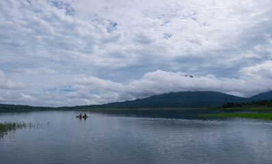 Paisaje en el lago Arenal en La Fortuna, Costa Rica