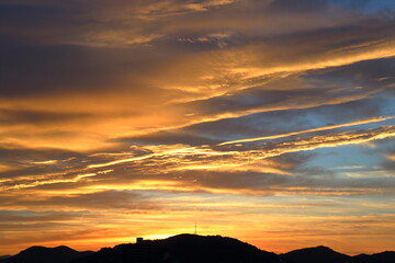 五台山上空の朝焼け雲　秋　（高知県　高知市）