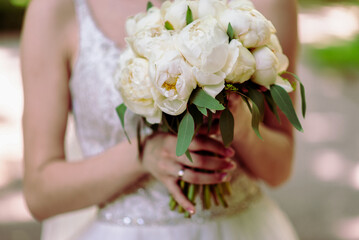 Obraz na płótnie Canvas Wedding bouquet made of white roses