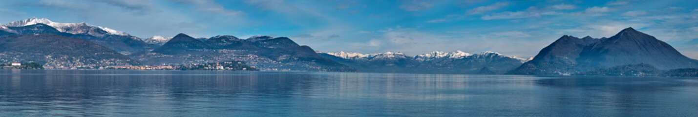 Fototapeta na wymiar Lake Maggiore, Italy