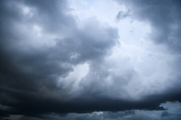 Obraz premium Storm clouds floating in a rainy day with natural light. Cloudscape scenery, overcast weather. White and grey clouds scenic nature environment background