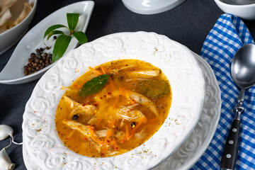 Pikante oyster soup mit hühnerfleisch