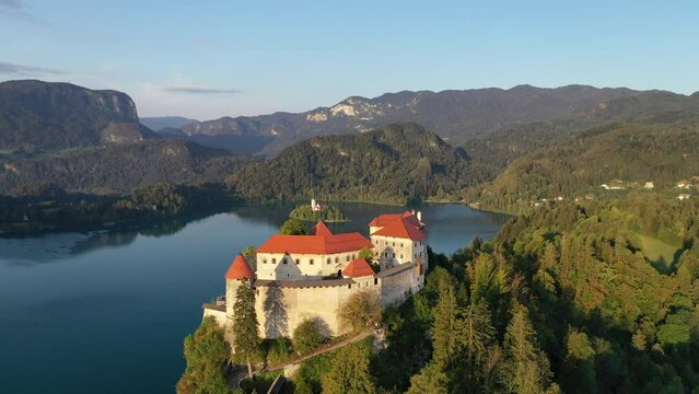 Umkreisen der Burg von Bled am Bleder See in Slowenien