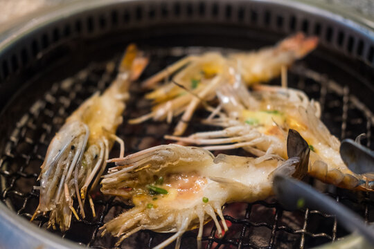 Cutting Half Grilled Giant River Prawn, A Famous Local Thai Luxury Fine Dining Menu In Thailand