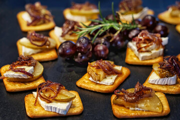 Fingerfood und Sektempfang.	
