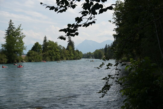 Von Bern nach Thun wandern. Aarelandschaft