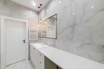 Fototapeta na wymiar bathroom interior design with light tiles and a mirror