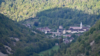 Fototapeta na wymiar Dominating view of a village and its abbey in the bottom of a valley