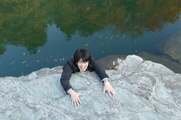 がけっぷちの男