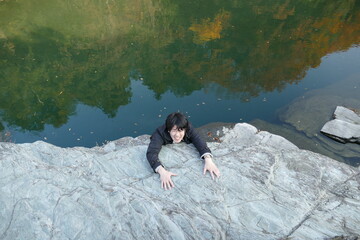 がけっぷちの男