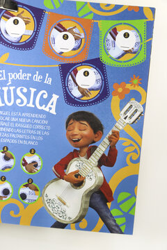 Children's activity magazine with the theme of the movie Coco. Disney - Pixar. Miguel De La Cruz. Book to color, learn and have fun.