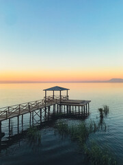 Fototapeta na wymiar sunset on the lake 