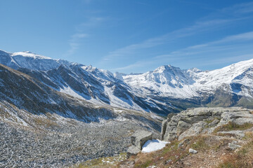 Fototapeta na wymiar Panoramablick von der Bockhartscharte zum Gipfel Hoher Sonnblick