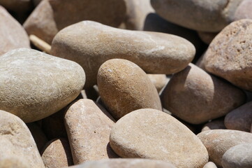 Gros plan de galets sur la plage