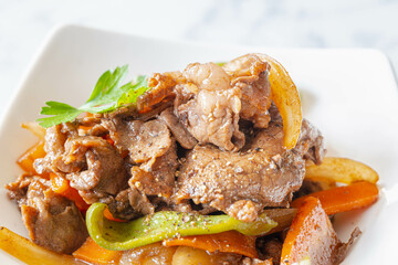 牛肉のバルサミコと醤油の炒め物