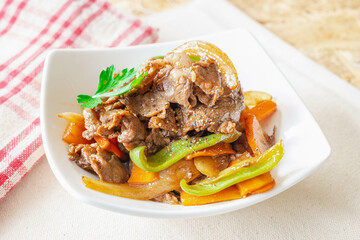 牛肉のバルサミコと醤油の炒め物