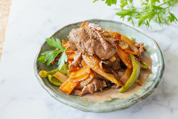 牛肉のバルサミコと醤油の炒め物