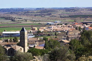 Fototapeta na wymiar Roujan village église lotissements Hérault Occitanie arrière pays Roujan est situé près de Pézenas