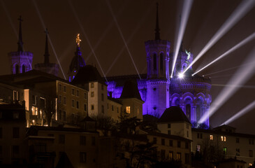 basilique de Fourvière illuminée pour la fête des lumières à Lyon