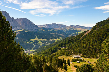 Panorama vom Gipfel des Col Raiser mit Blick den Langkofel in den Dolomiten, in Santa Cristina, Valgardena, Bozen, Südtirol Italien