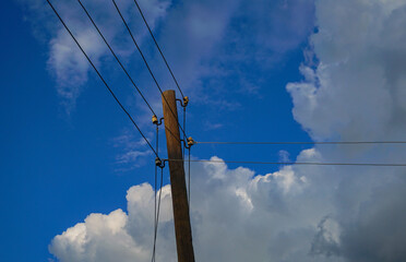 Obraz premium Blue sky behind the wire pole