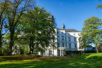 Historischer Park mit Schloss in Bensberg