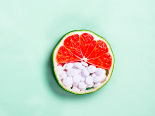vitamin c and pills, natural ways and pills, pills in lemon
