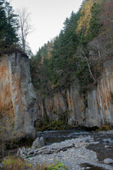 秋の渓谷　柱状節理　層雲峡
