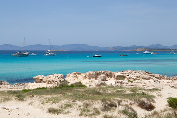 Fototapeta premium Rocky beach with a turquoise blue sea and waves in spain