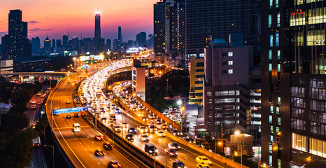 Fototapeta na wymiar The cityscape view of transportation traffic jam on the expressway in Bangkok, Thailand.