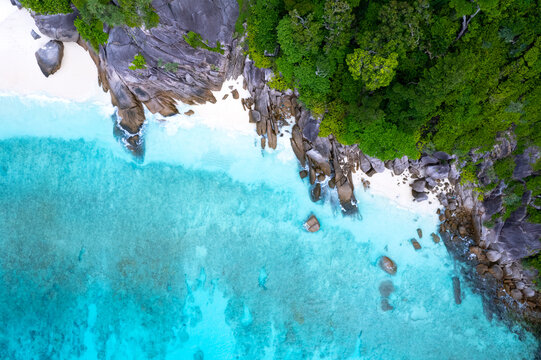 aerial view of the island in the andaman sea The beautiful tropics of the Andaman Sea. Amazing view, paradise beach, turquoise water overlooking amazing coral reefs under the sea. © Photo Sesaon