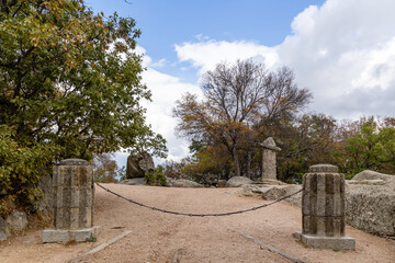 chair of Philip II excavated in the granite from which the king looked at the works of the monastery