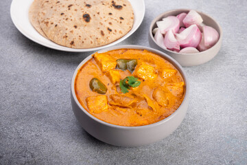 Kadai Paneer is a spicy, flavourful and delicious gravy dish made with  paneer, bell pepper, and onion in a freshly ground spice and served with chappati or lachcha parantha