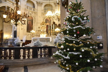 Arbre de Noël à l'église