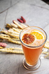 warm alcoholic cocktail based on wine and spices
