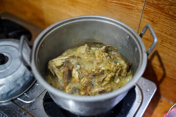 cook chicken by boiling