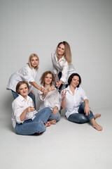 girls drinking champagne