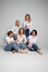 girls drinking champagne