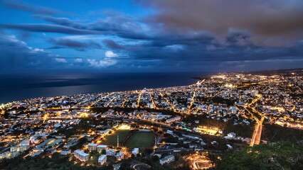 Vue aérienne de la ville de Saint-Denis, La Réunion. - 539432253