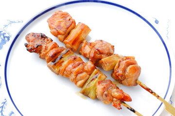 炭火焼にした焼き鳥をタレで（ネギマ）
