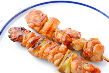 炭火焼にした焼き鳥をタレで（ネギマ）