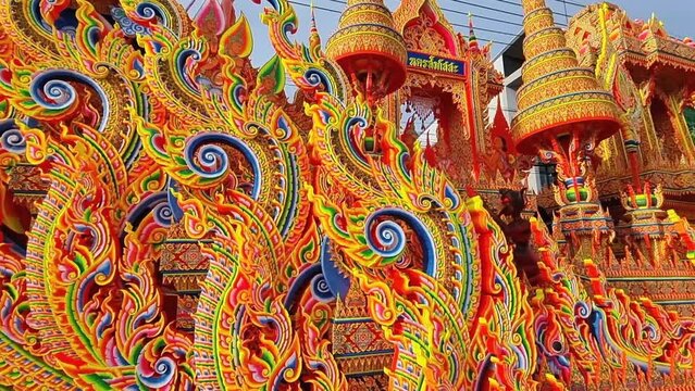 The boat is decorated with very beautiful Thai patterns. to use the 'Chak Phra Festival'