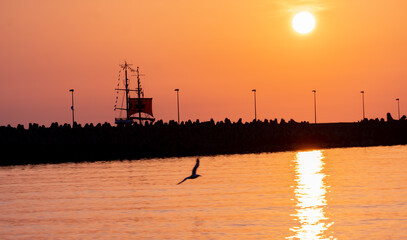 Sonnenuntergang im Hafen von Kołobrzeg.
Polnische Ostsee, Sommer 2022