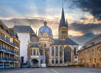 Fototapeta na wymiar Blick vom Rathausmarkt auf den Dom, Aachen