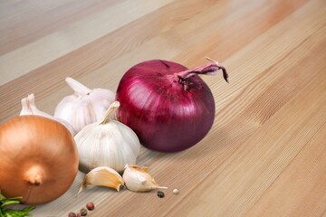 Organic onion bulbs with garlic on kitchen desk
