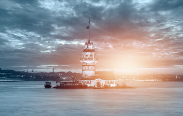 Maiden's Tower in Bosphorus - Istanbul, Turkey - obrazy, fototapety, plakaty